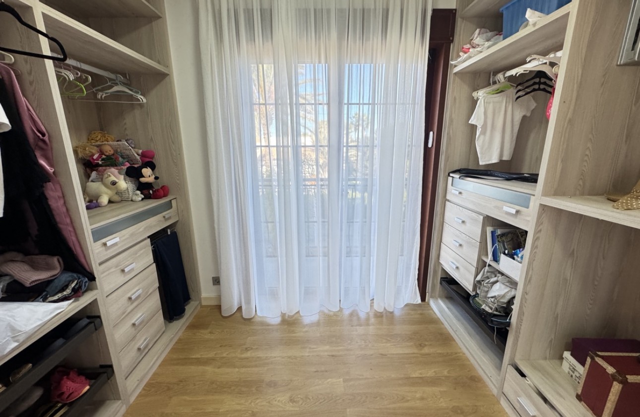 Resale - Villa - Cabo Roig