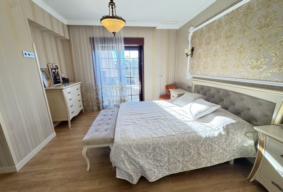 Resale - Villa - Cabo Roig