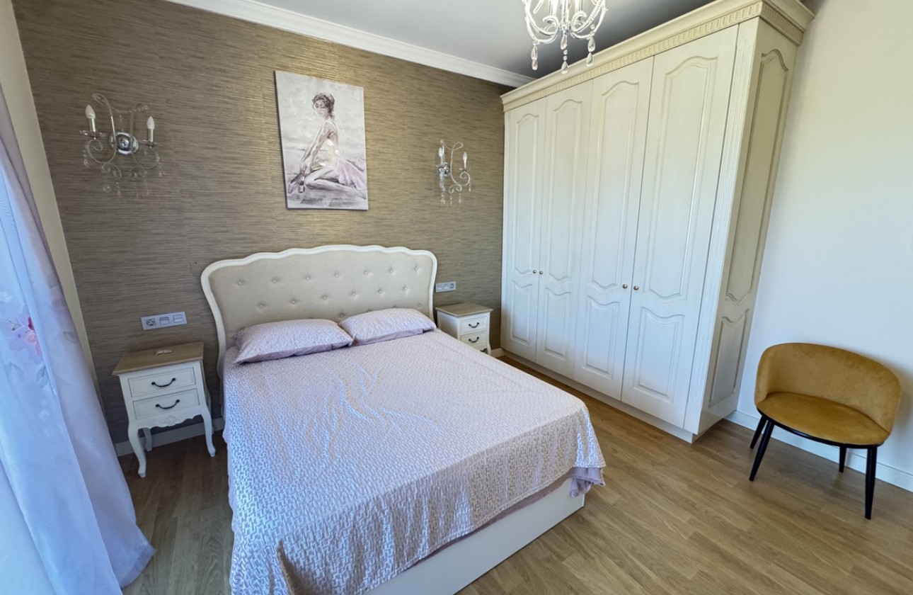 Resale - Villa - Cabo Roig