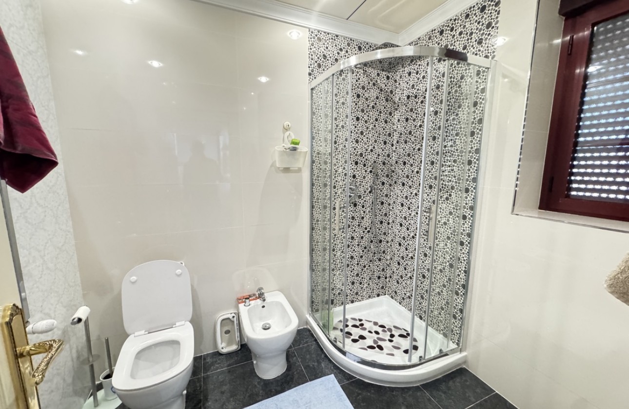 Resale - Villa - Cabo Roig