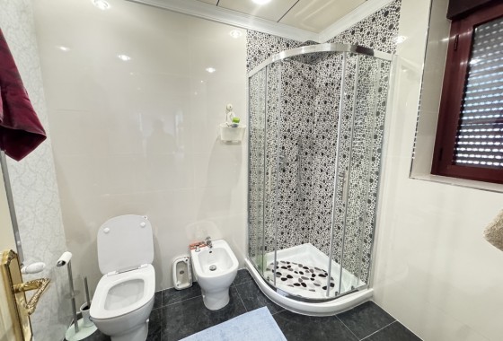 Resale - Villa - Cabo Roig