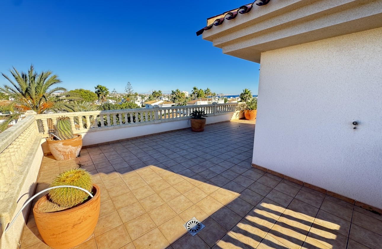 Resale - Villa - Cabo Roig