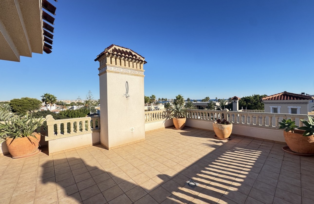 Resale - Villa - Cabo Roig