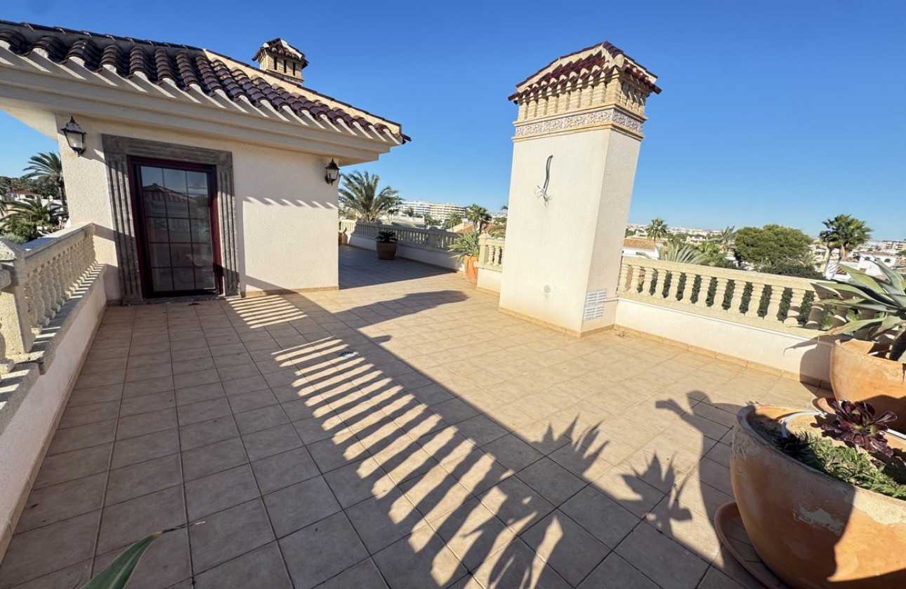 Resale - Villa - Cabo Roig