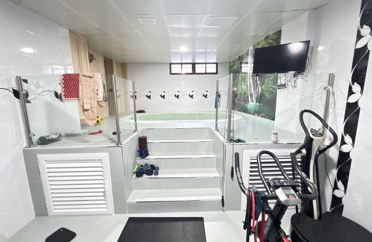 Resale - Villa - Cabo Roig