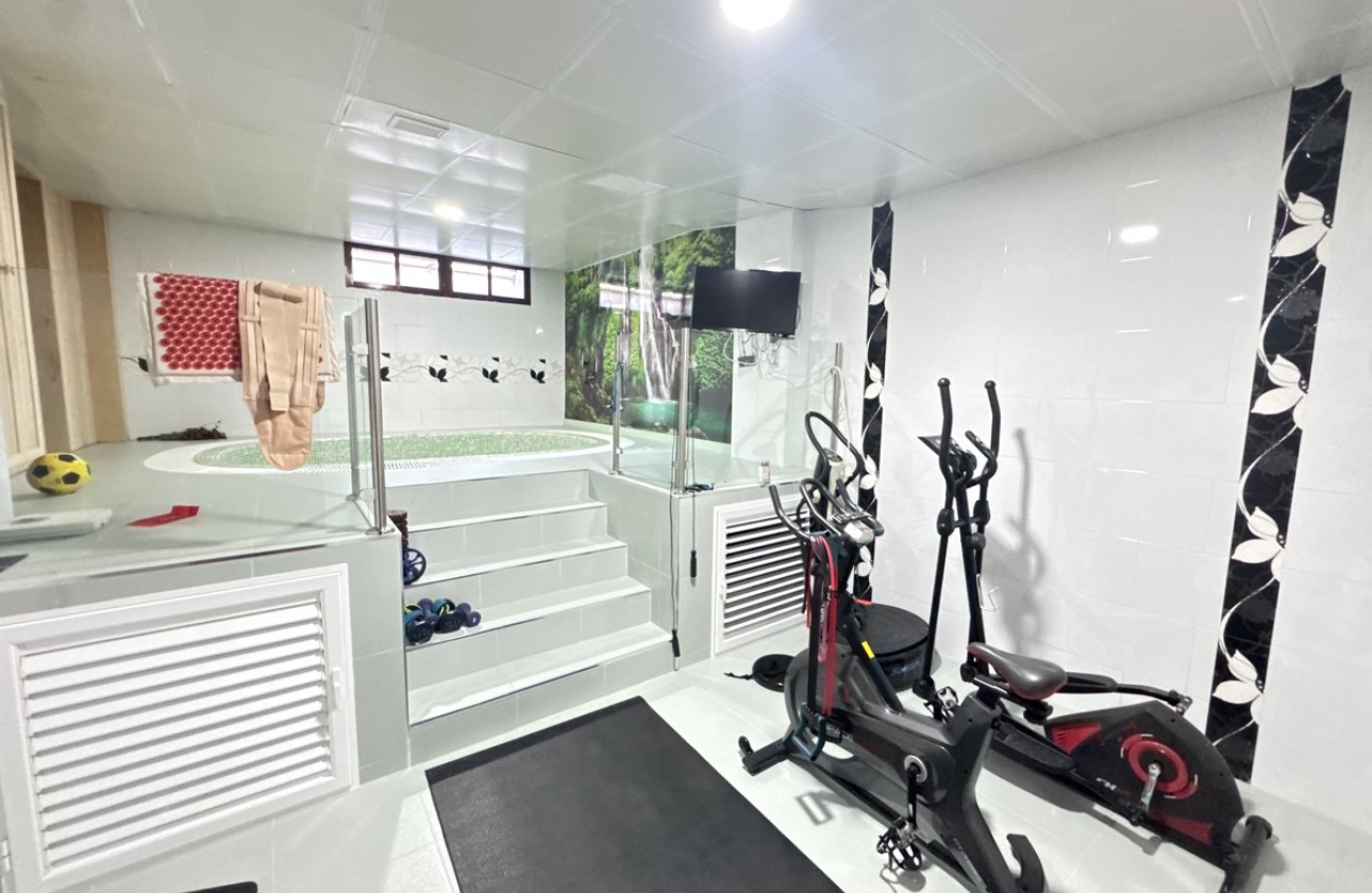 Resale - Villa - Cabo Roig