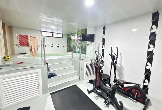 Resale - Villa - Cabo Roig