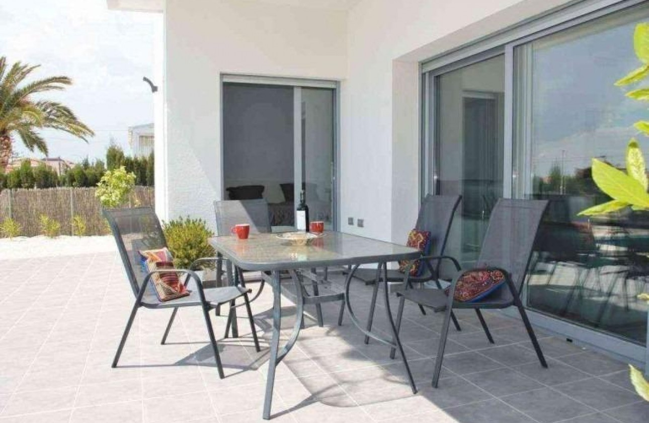 Nueva construcción  - Chalet - Rafal - polideportivo