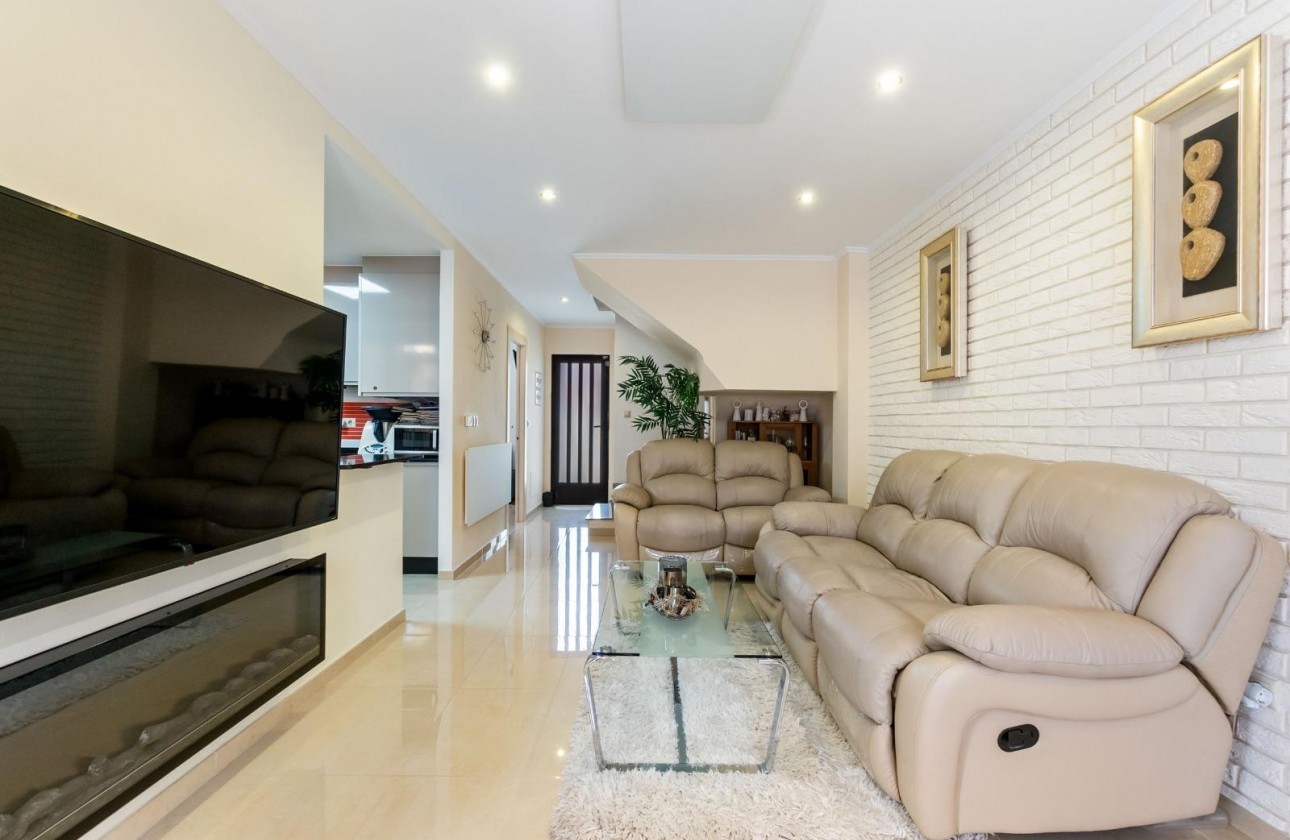 Resale - Villa - Torrevieja - Aguas Nuevas