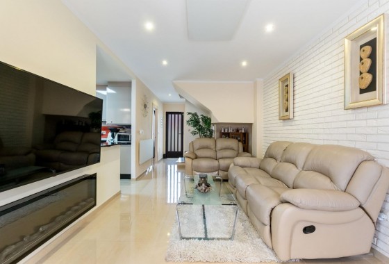 Resale - Villa - Torrevieja - Aguas Nuevas
