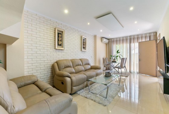 Resale - Villa - Torrevieja - Aguas Nuevas