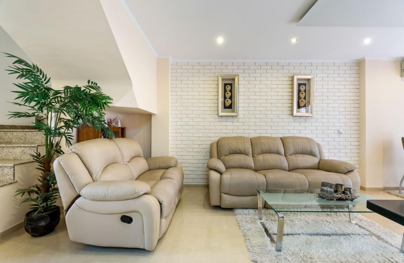 Resale - Villa - Torrevieja - Aguas Nuevas