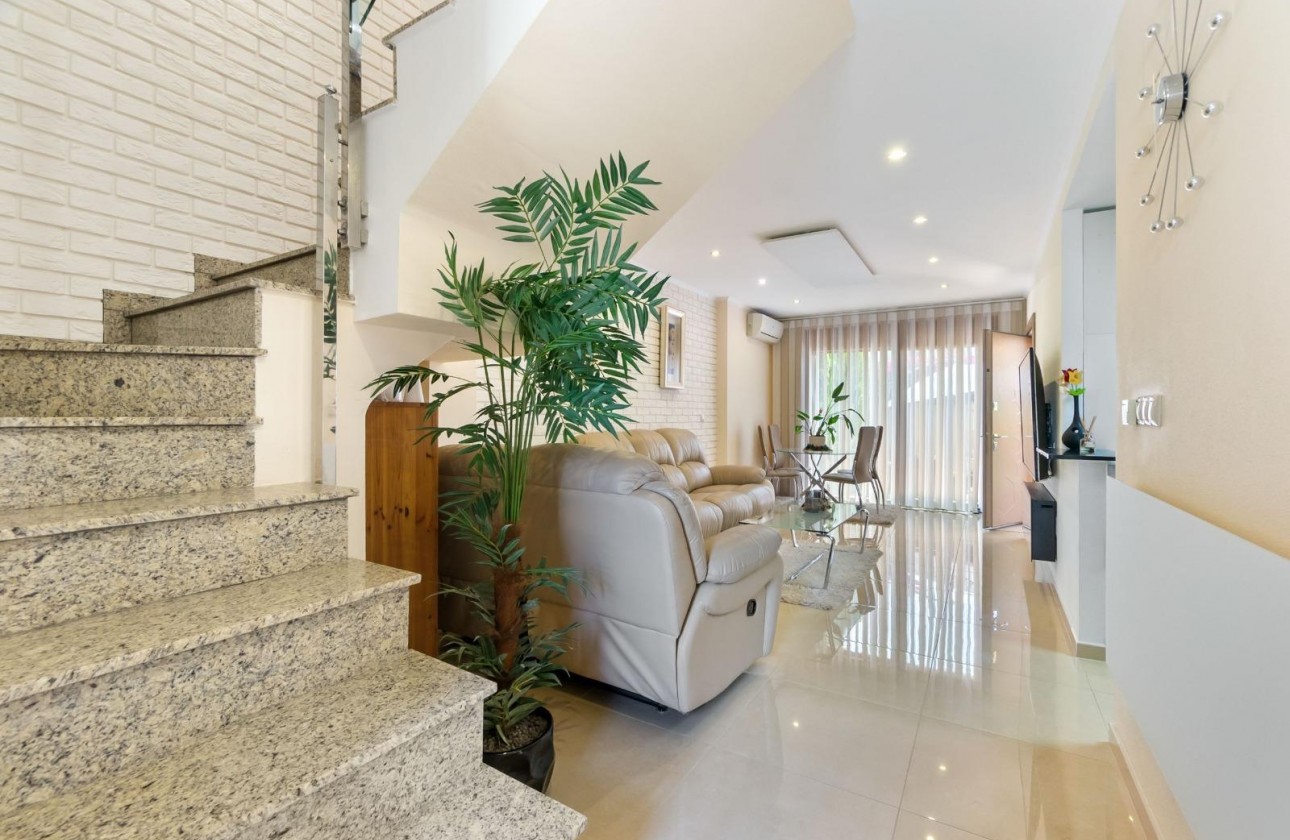 Resale - Villa - Torrevieja - Aguas Nuevas