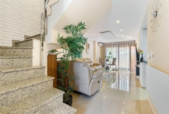 Resale - Villa - Torrevieja - Aguas Nuevas
