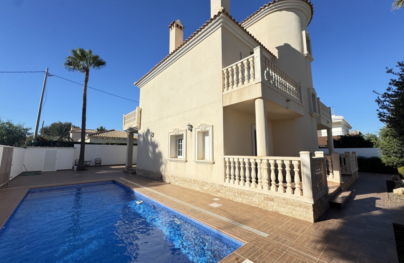 Resale - Villa - Cabo Roig