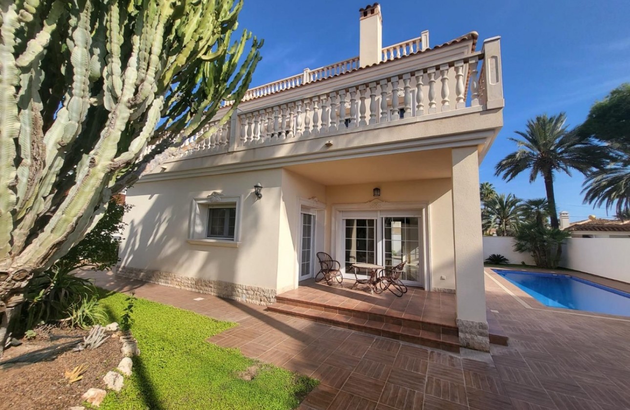 Resale - Villa - Cabo Roig
