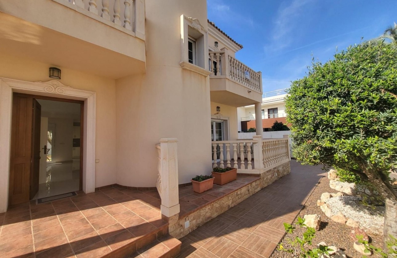 Resale - Villa - Cabo Roig