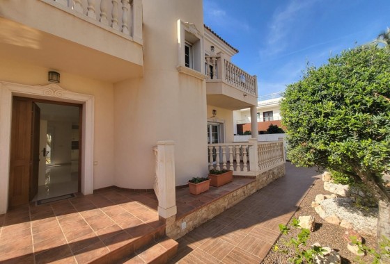 Resale - Villa - Cabo Roig