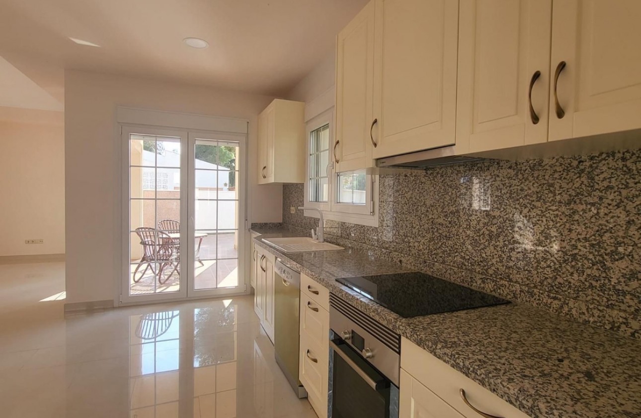 Resale - Villa - Cabo Roig