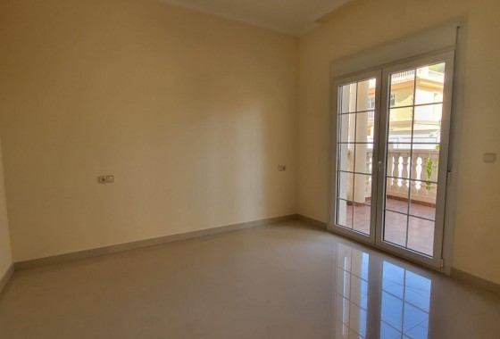 Resale - Villa - Cabo Roig