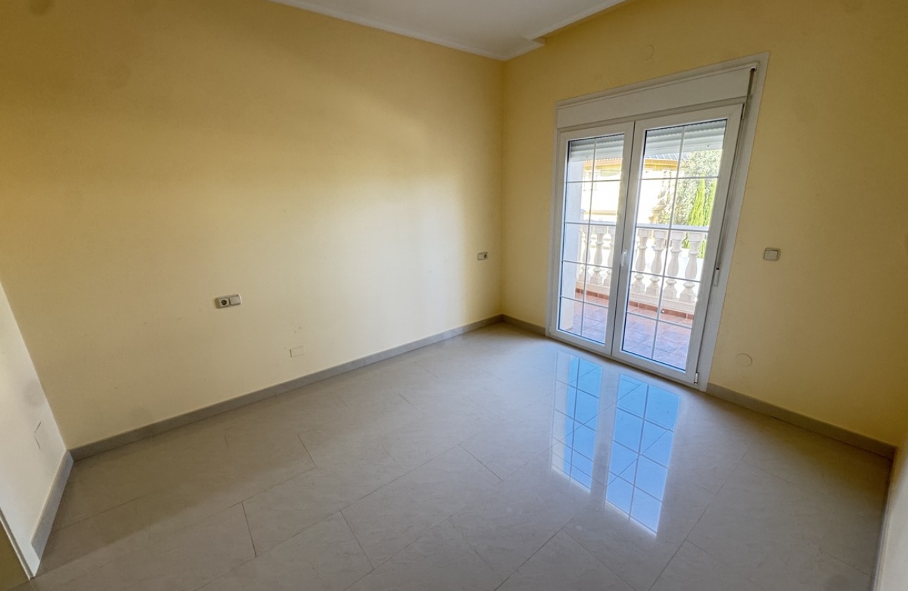 Resale - Villa - Cabo Roig