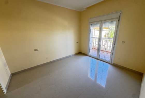 Resale - Villa - Cabo Roig