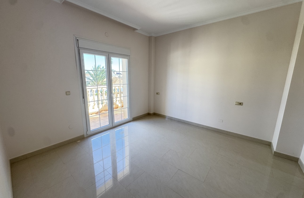 Resale - Villa - Cabo Roig