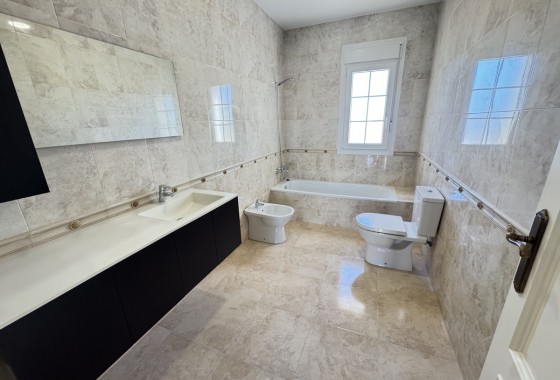 Resale - Villa - Cabo Roig