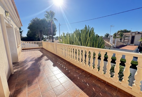Resale - Villa - Cabo Roig
