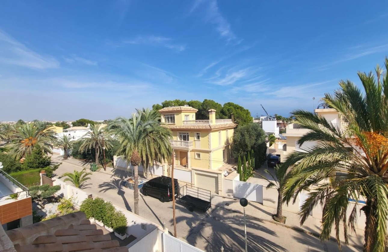 Resale - Villa - Cabo Roig