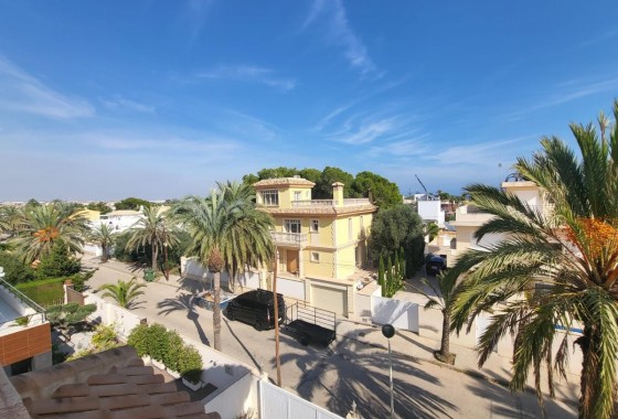 Resale - Villa - Cabo Roig