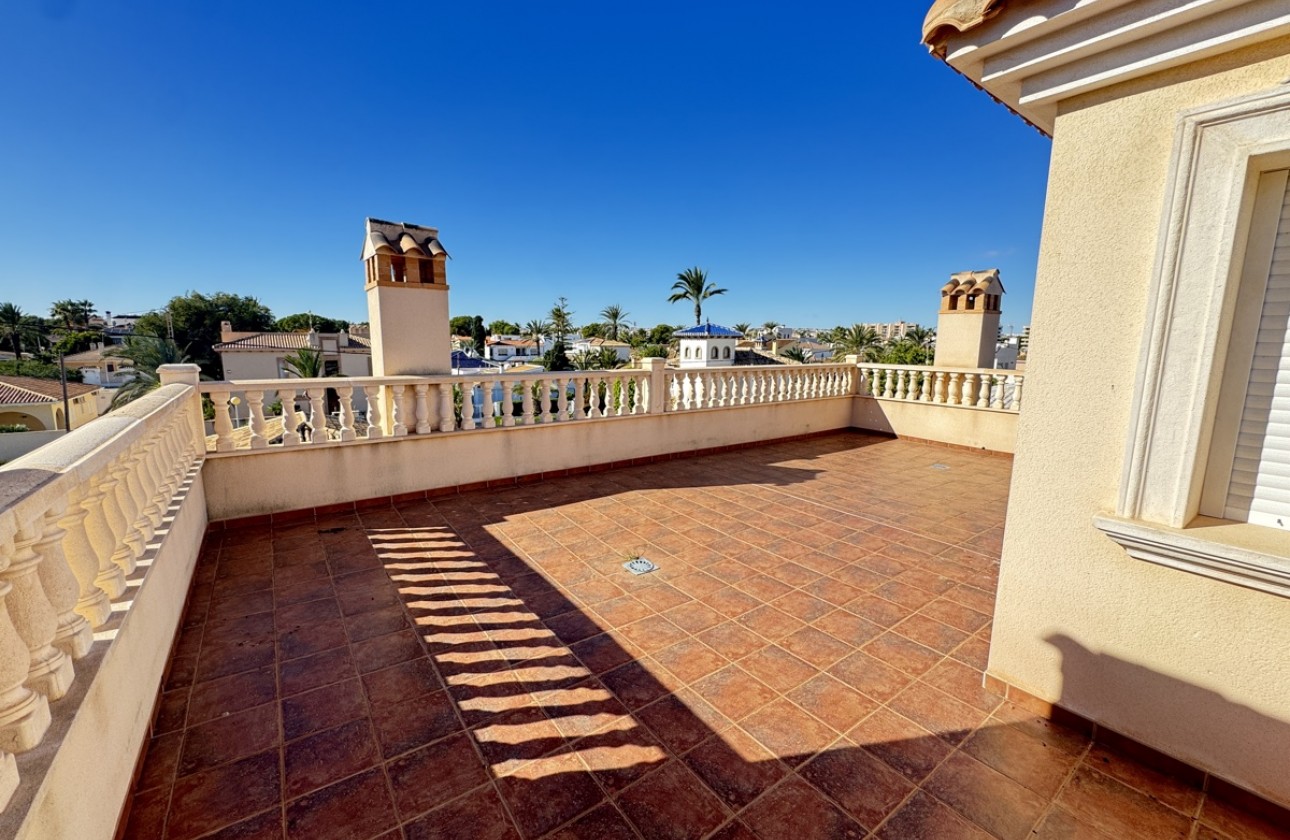 Resale - Villa - Cabo Roig