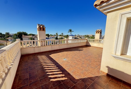 Resale - Villa - Cabo Roig