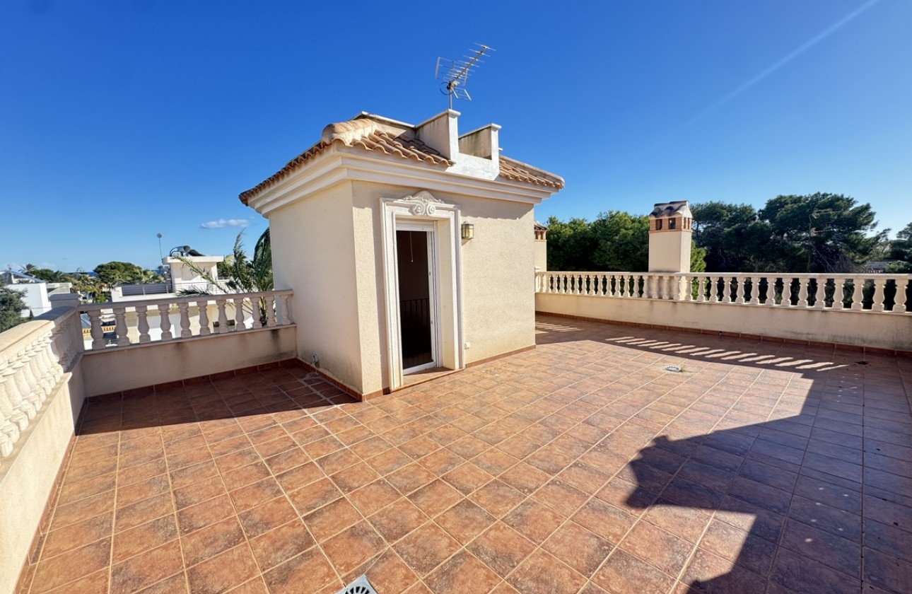 Resale - Villa - Cabo Roig