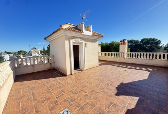Resale - Villa - Cabo Roig