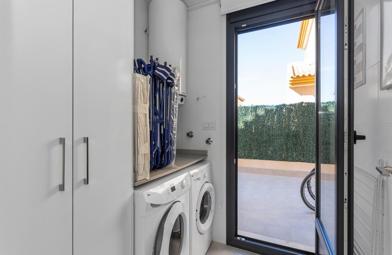 Resale - Villa - Torrevieja - Sector 25