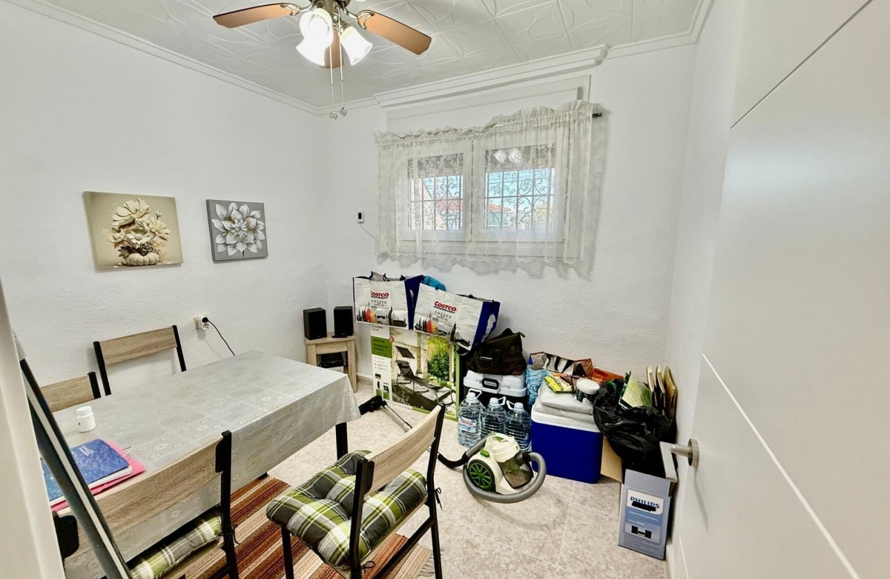 Resale - Bungalow - Torrevieja - La Siesta - El Salado - Torreta