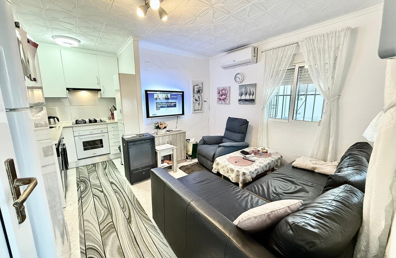 Resale - Bungalow - Torrevieja - La Siesta - El Salado - Torreta