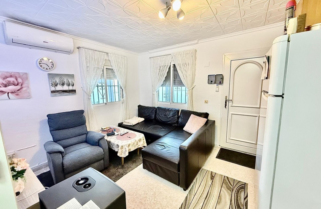 Resale - Bungalow - Torrevieja - La Siesta - El Salado - Torreta