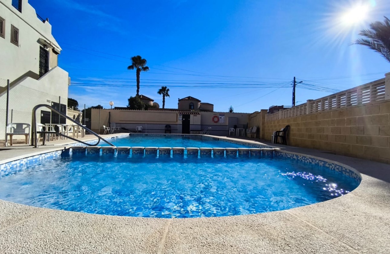 Resale - Villa - El Chaparral