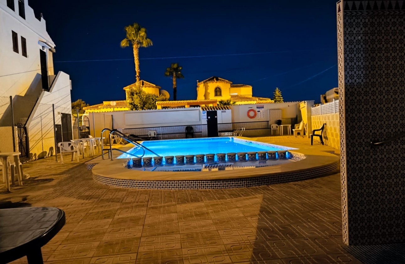 Resale - Villa - El Chaparral