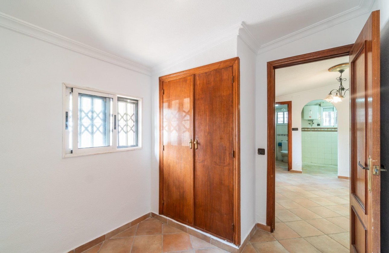 Resale - Villa - Torrevieja - Los altos