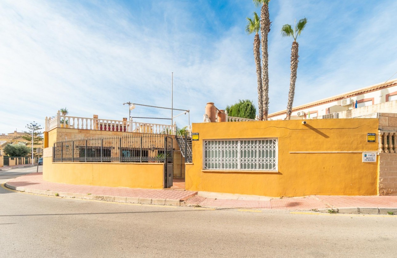 Resale - Villa - Torrevieja - Los altos