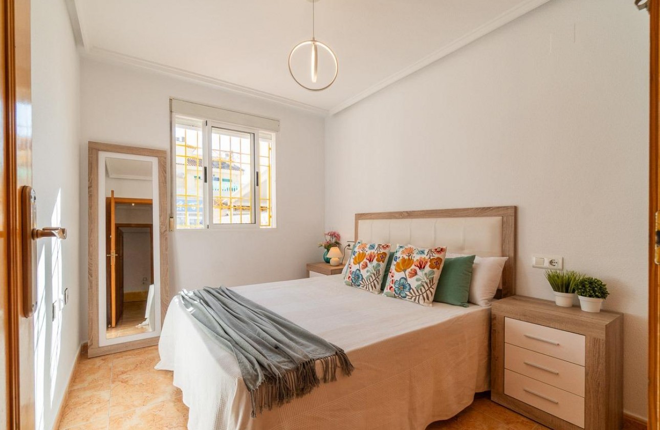 Revente - Villa - Torrevieja - El limonar