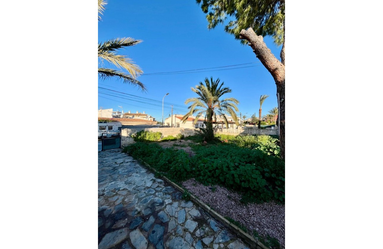 Reventa - Chalet - Torrevieja - Aguas Nuevas