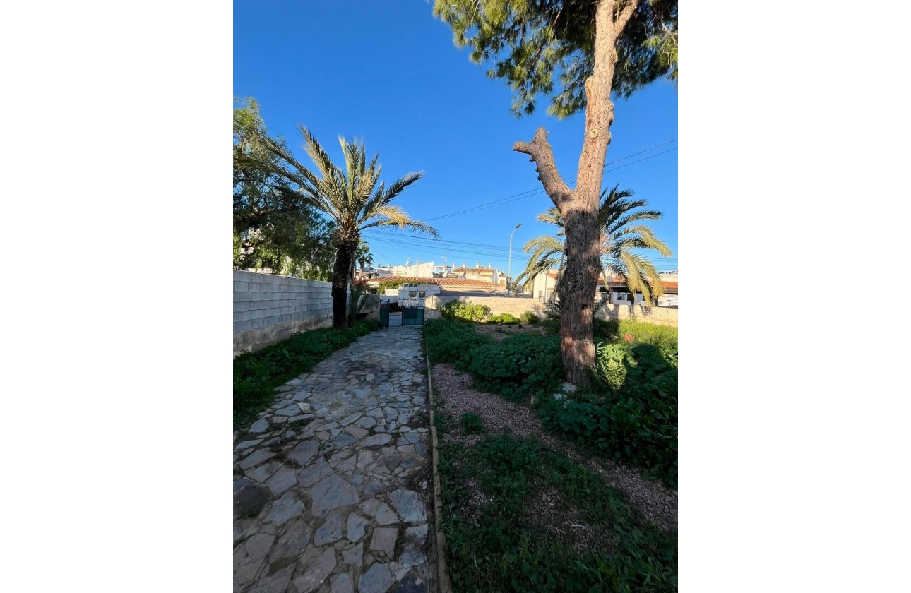 Reventa - Chalet - Torrevieja - Aguas Nuevas