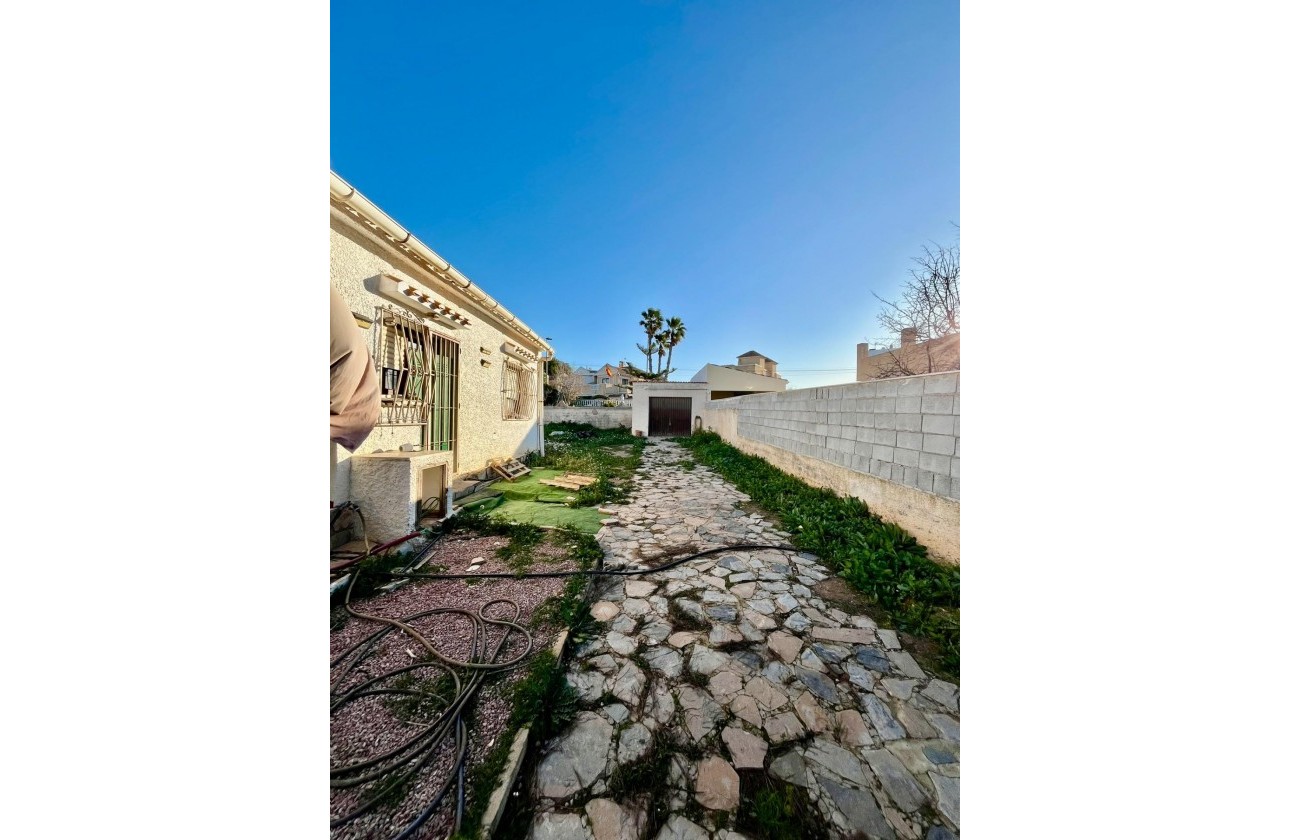 Reventa - Chalet - Torrevieja - Aguas Nuevas