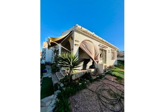 Reventa - Chalet - Torrevieja - Aguas Nuevas