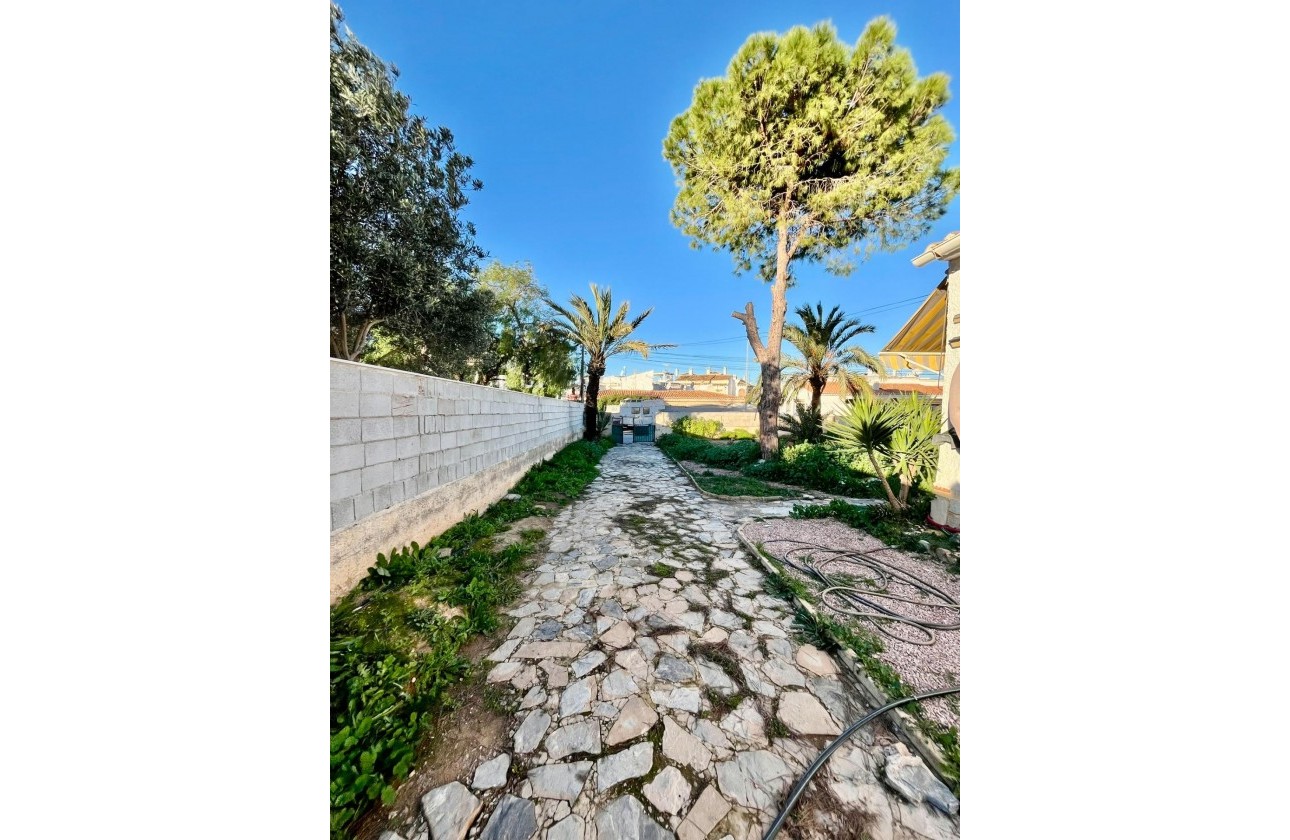 Reventa - Chalet - Torrevieja - Aguas Nuevas