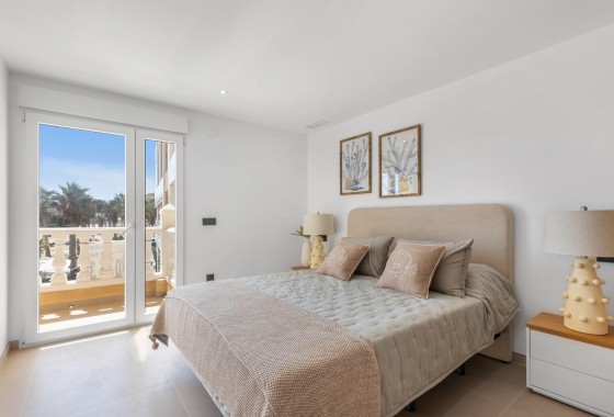 Resale - Apartment / flat - Torrevieja - La Mata pueblo